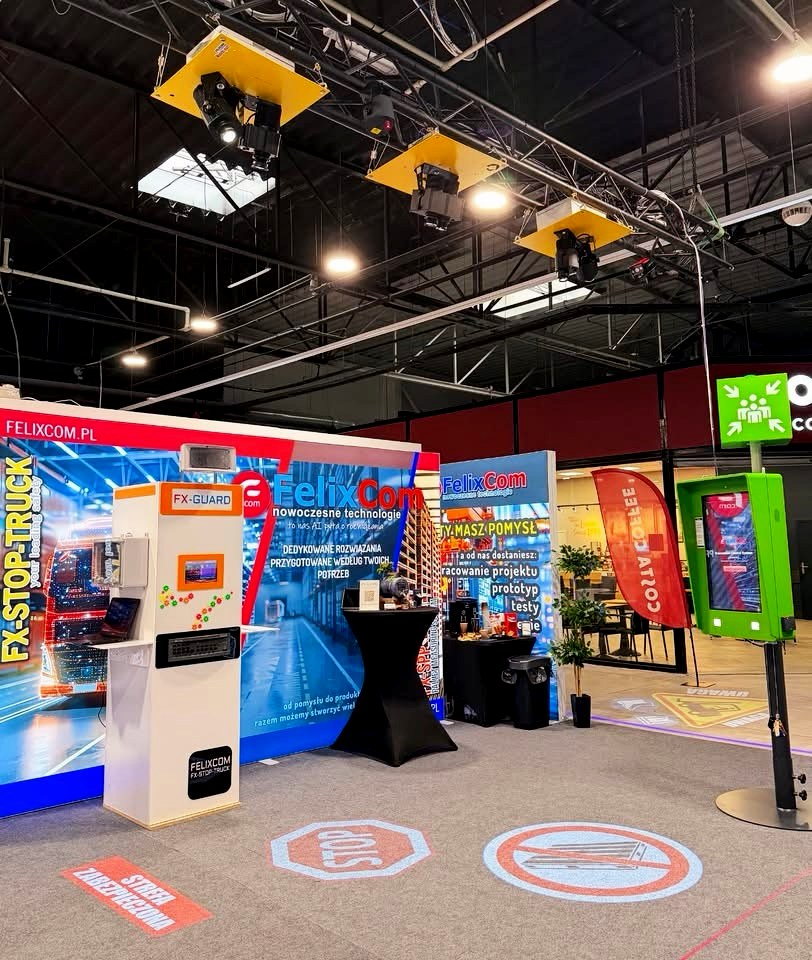 Felixcom trade fair stand with Watch out! projectors and the FX-STOP-TRUCK and FX-GUARD systems