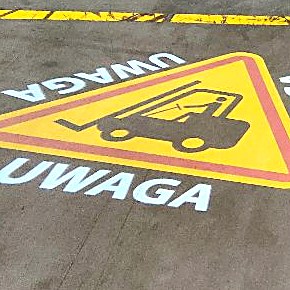 Znak ostrzegawczy o wózkach wyświetlony na posadzce